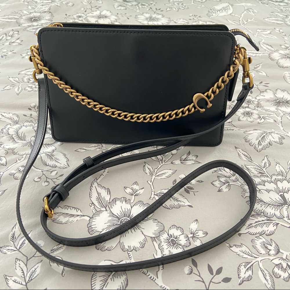 Coach Signature Chain Crossbody purse